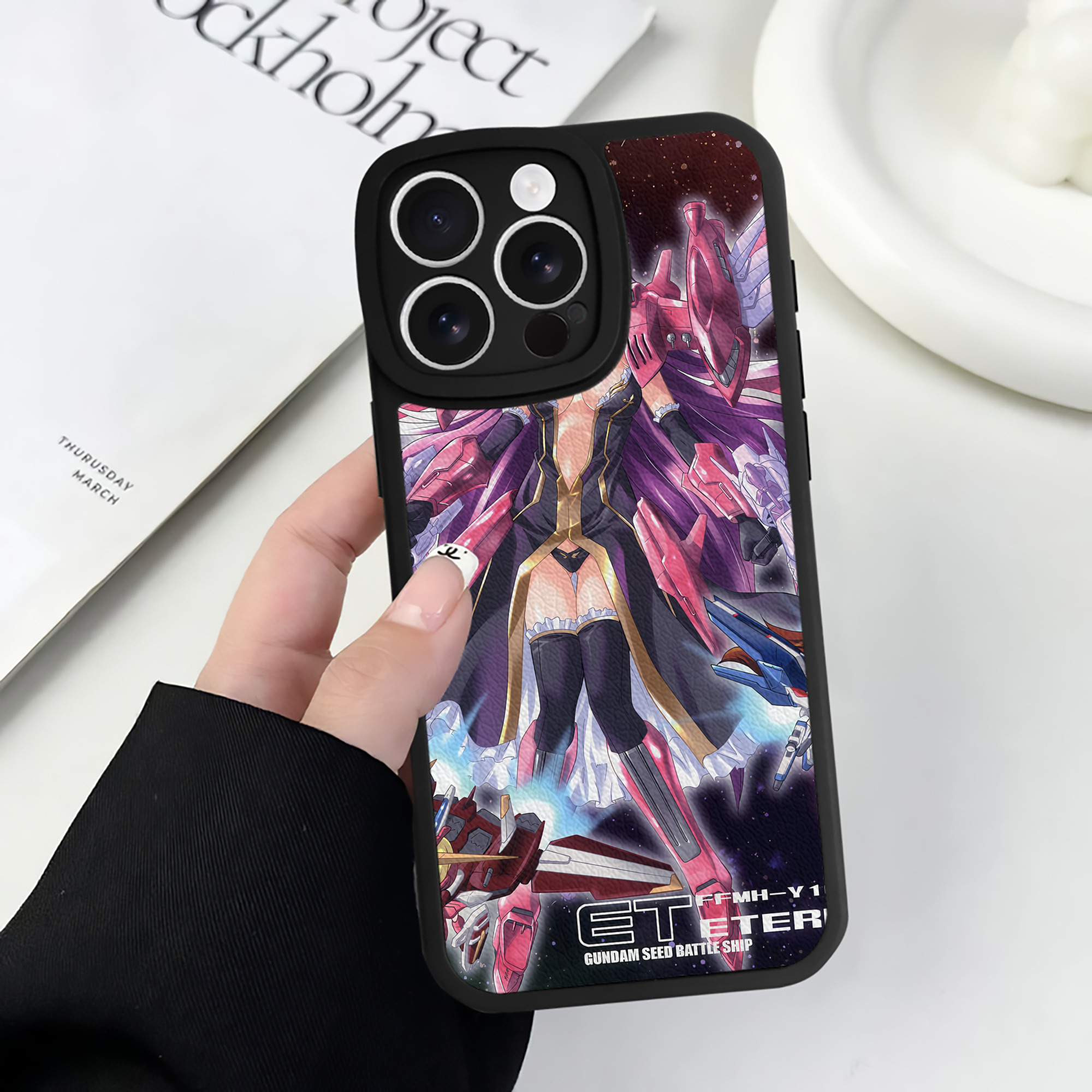 （画像用） 機動戦士ガンダム Mobile Suit Gundam 【iPhone 16シリーズ対応】シリコンスマホケース（レザー調） 材質：シリコン